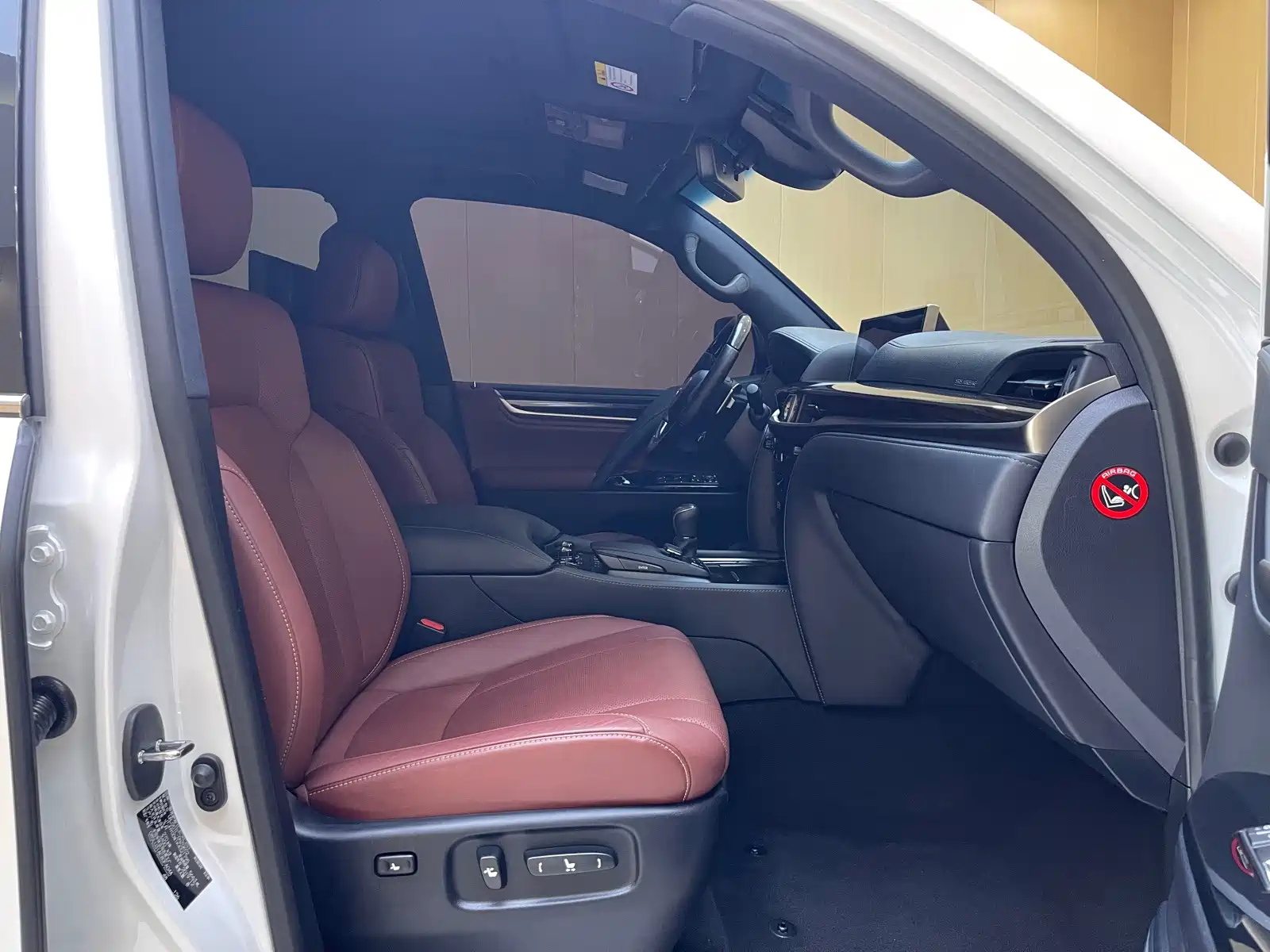 Фото 6 - Lexus LX