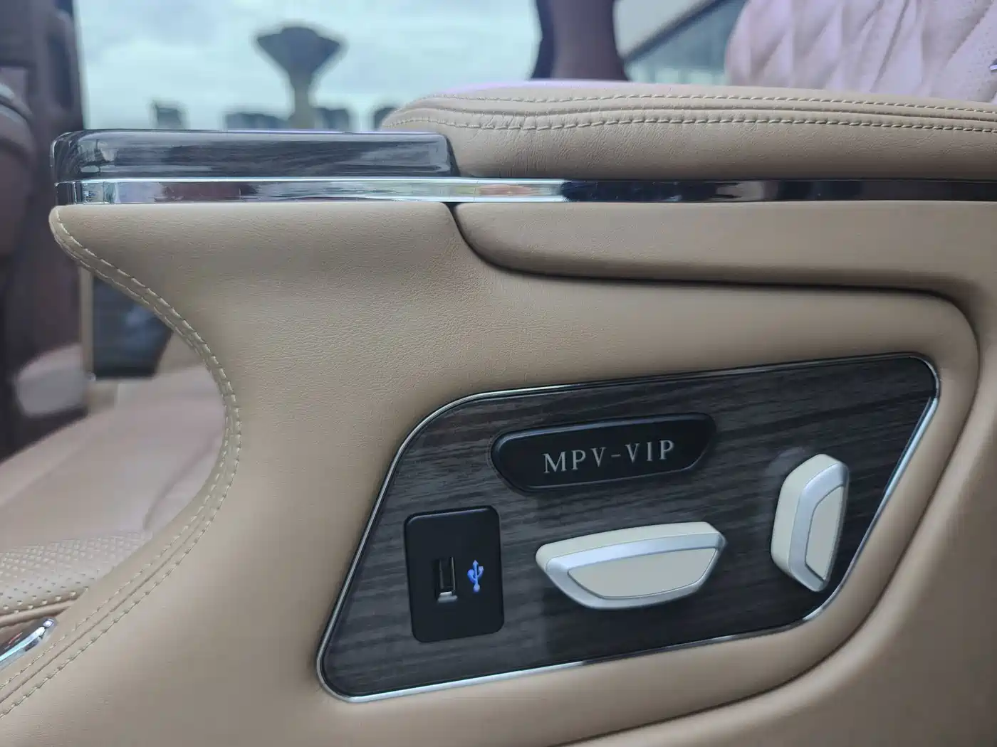 Photo 12 - Buick GL8