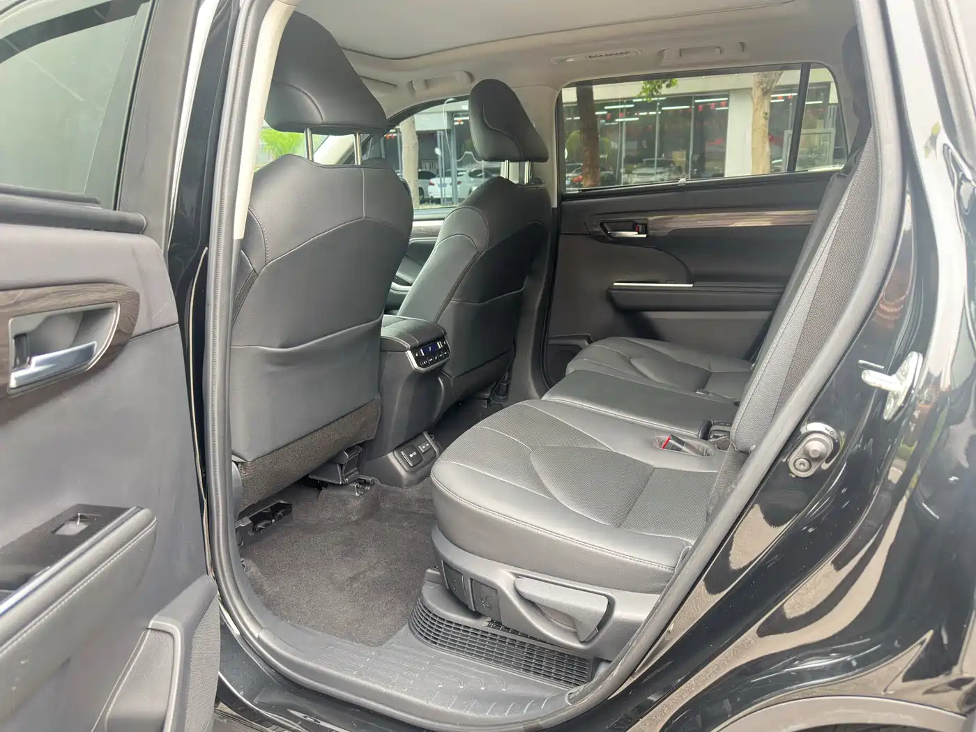 Toyota Highlander 2022 Dual Engine 2.5L 4WD Supreme Edition 7-Seater фото 8