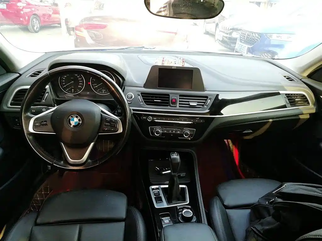 BMW 1 Series 2017 118i Sport фото 7