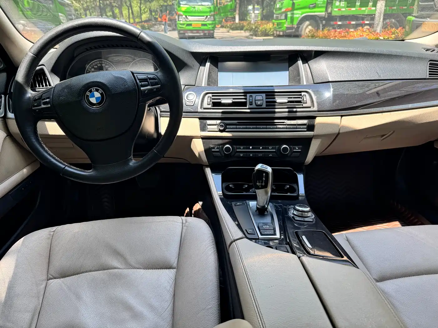 BMW 5 Series 2011 523Li Luxury фото 10