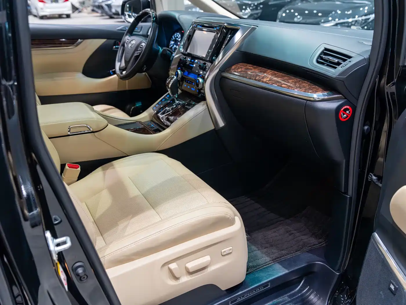 Toyota Alphard 2018 Facelift 3.5L Luxury Edition фото 8