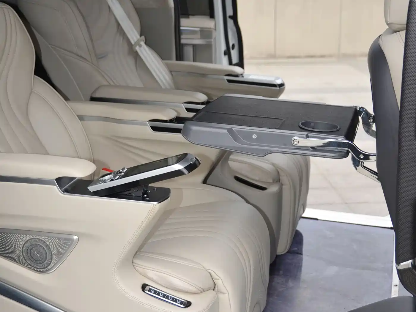 Toyota Sienna 2021 2.5L Hybrid Premium Edition фото 19