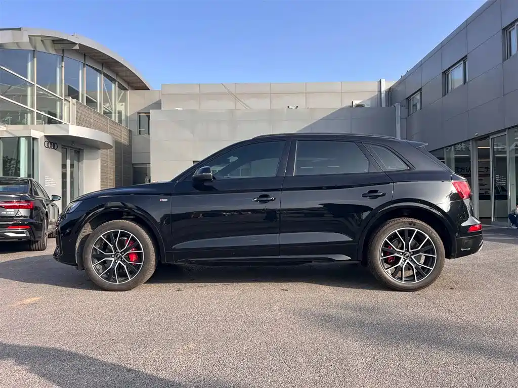Audi Q5L 2024 Model 45 TFSI Luxury Dynamic фото 4