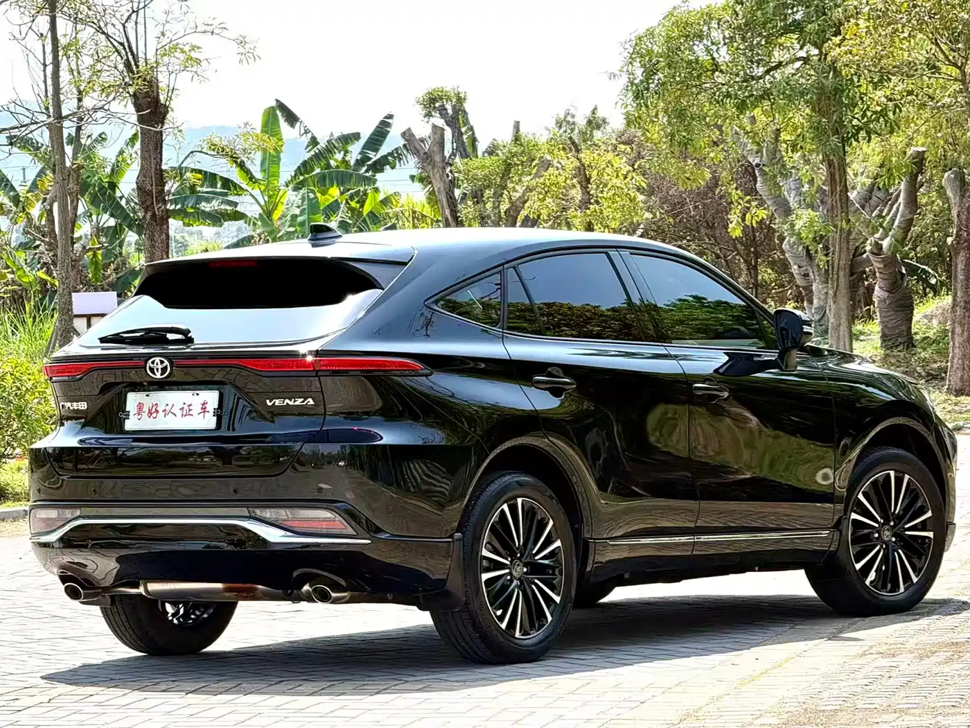 Toyota Venza 2023 2.0L CVT FWD Premium фото 7