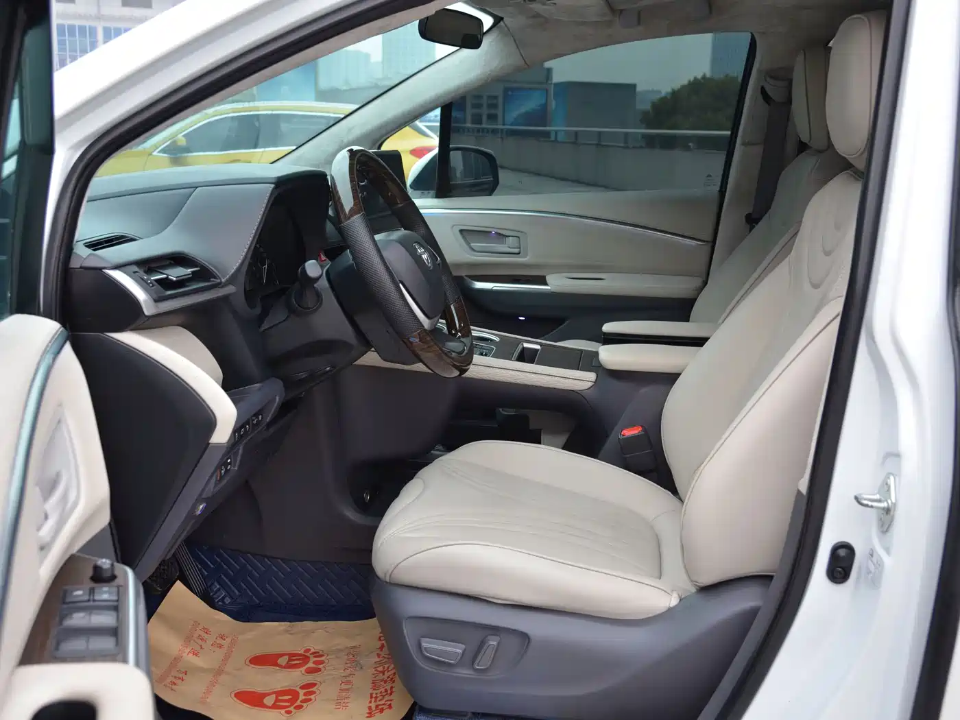 Toyota Sienna 2021 2.5L Hybrid Premium Edition фото 10