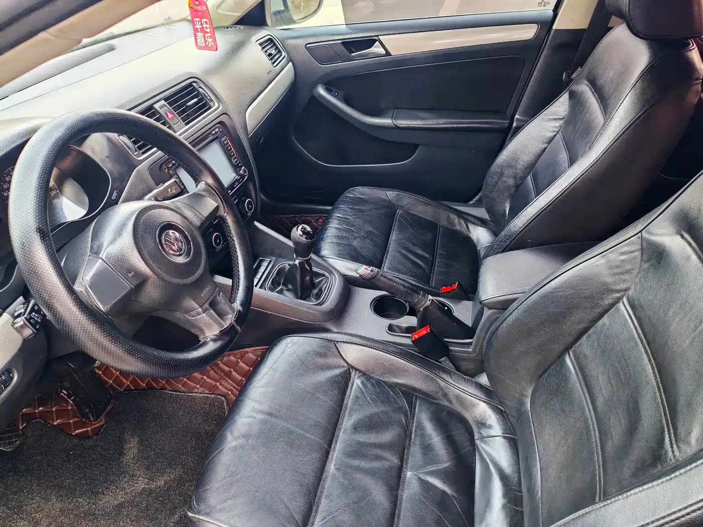 Volkswagen Sagitar 2014 Facelift 1.6L Manual Comfort фото 10