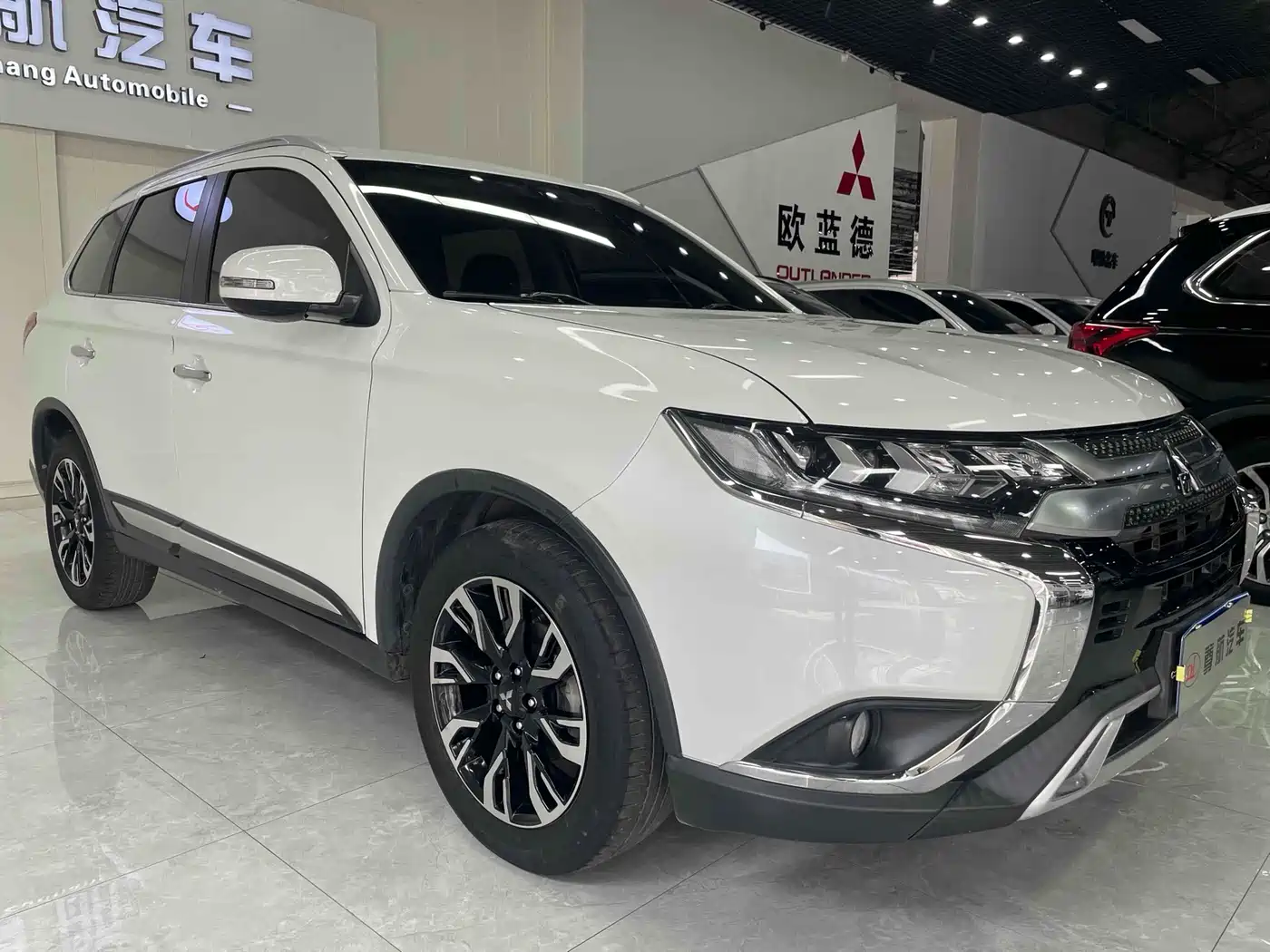 Mitsubishi Outlander 2020 2.4L 4WD Luxury 5-seater фото 9