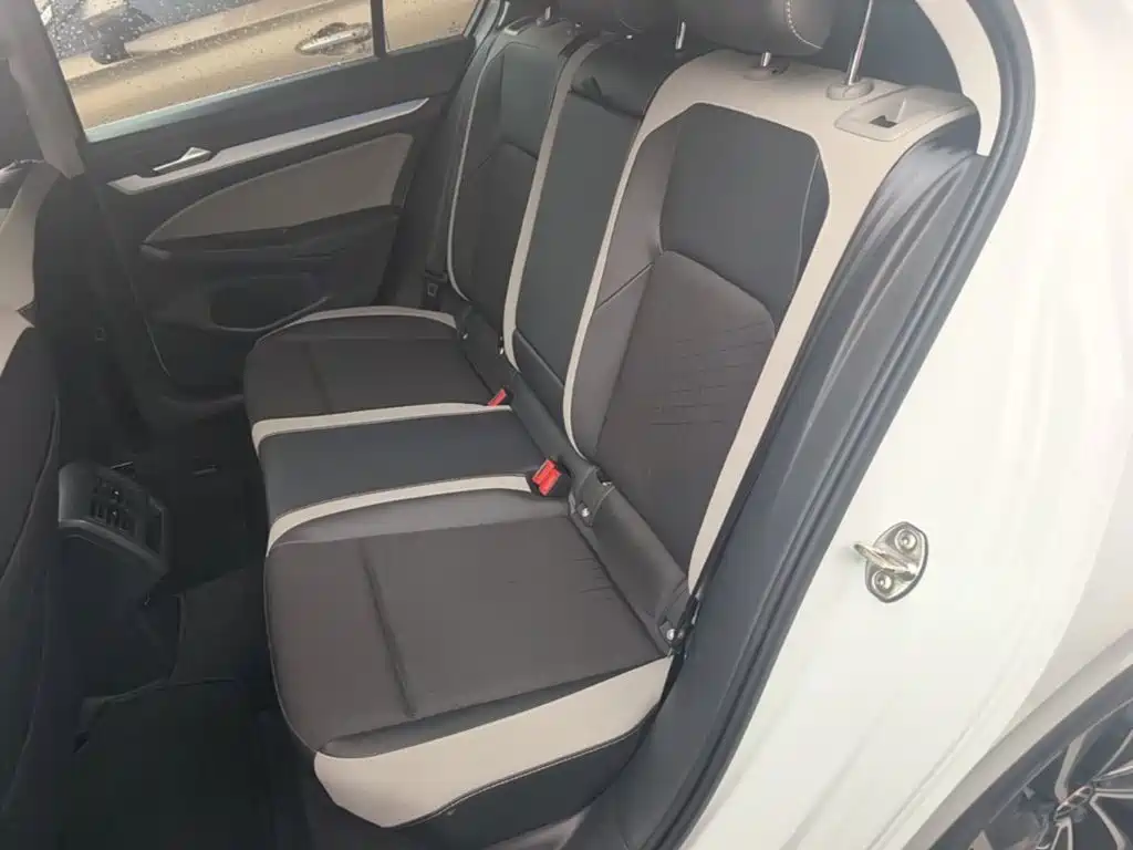 Фото 22 - Volkswagen Golf