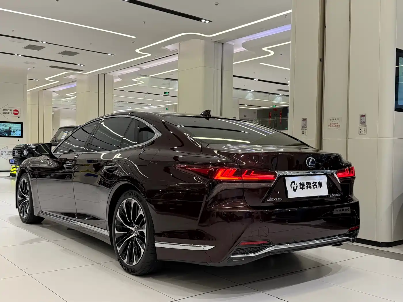 Lexus LS 2021 500h Executive Edition фото 17