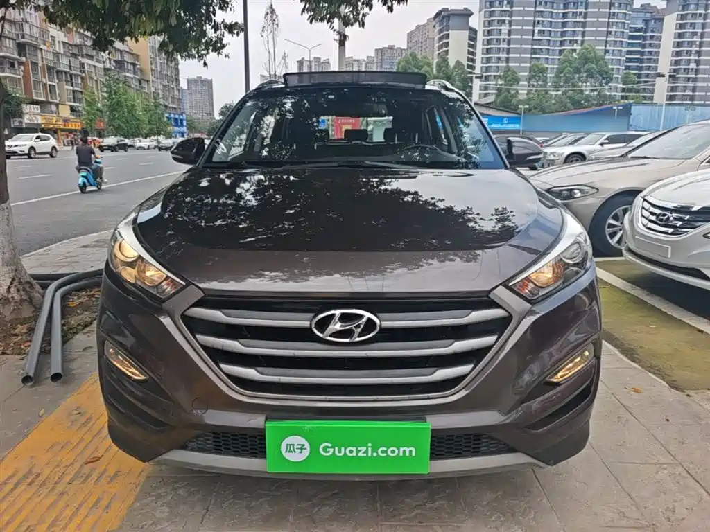 HYUNDAI TUCSON