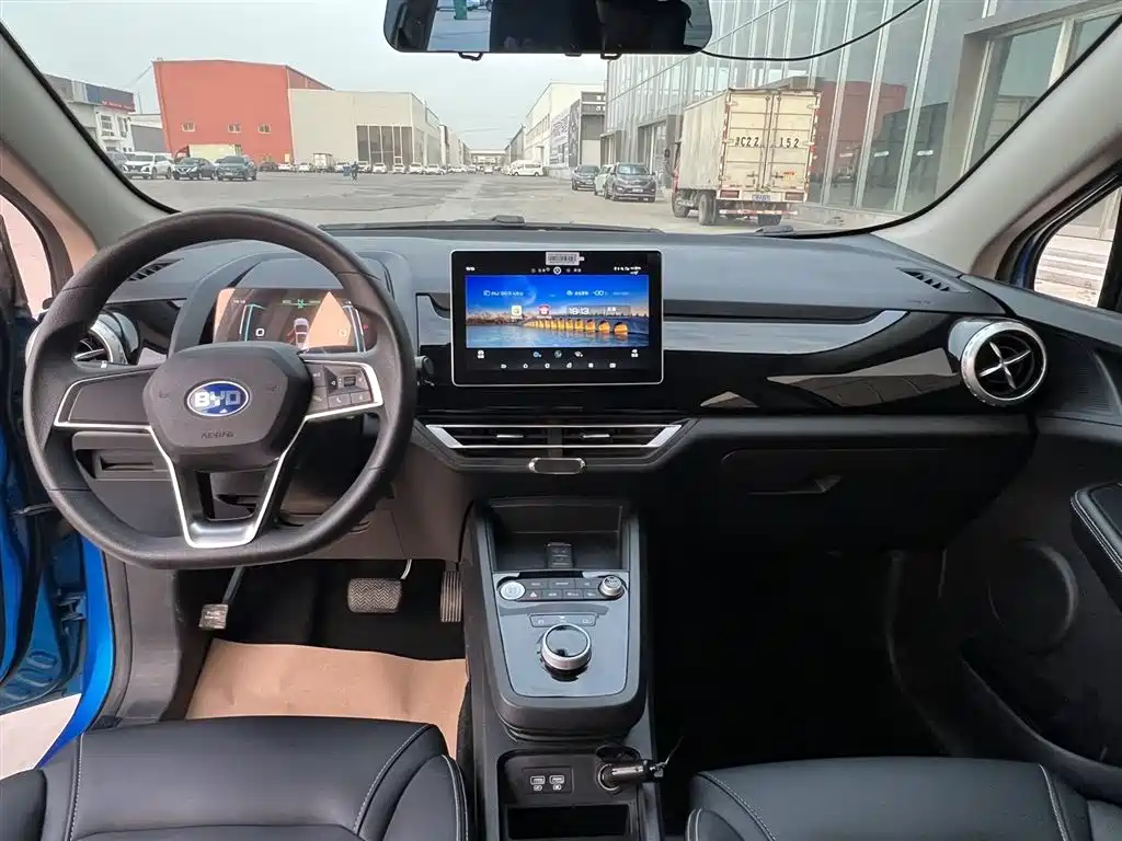 BYD S2