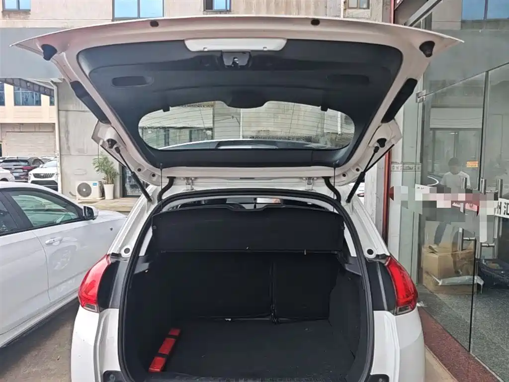 Peugeot 2008 2014 1.6L Automatic Fashion Edition фото 19