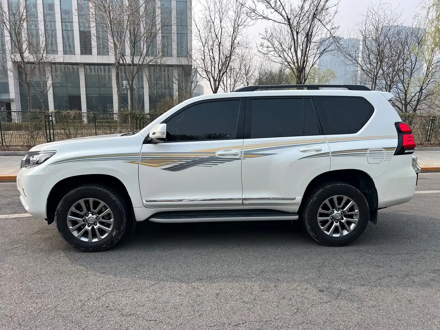 Toyota Prado 2018 3.5L Automatic TX-L Rear-mounted Spare Tire фото 7