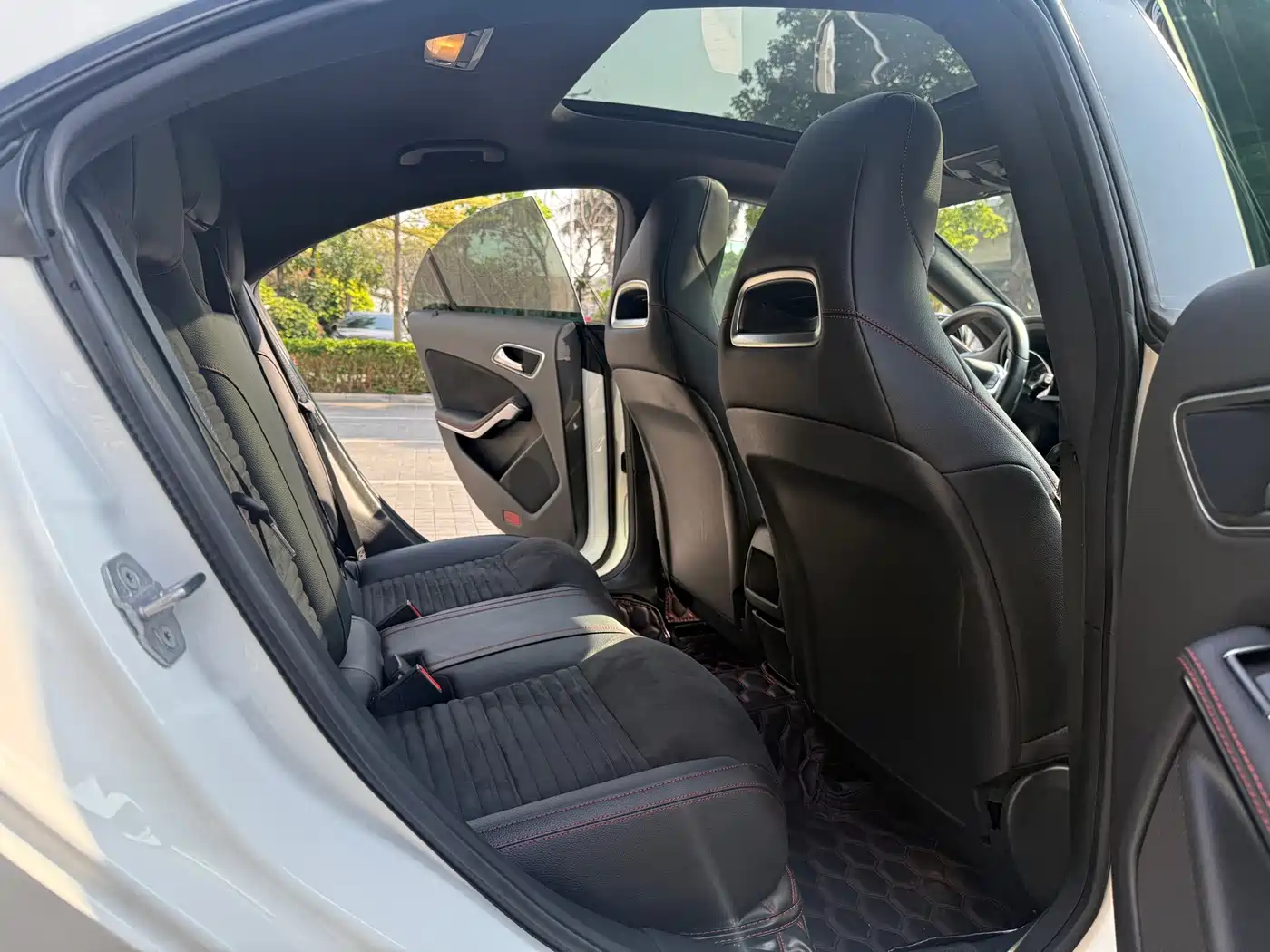 Mercedes-Benz CLA (Import) 2017 CLA 220 4MATIC фото 10