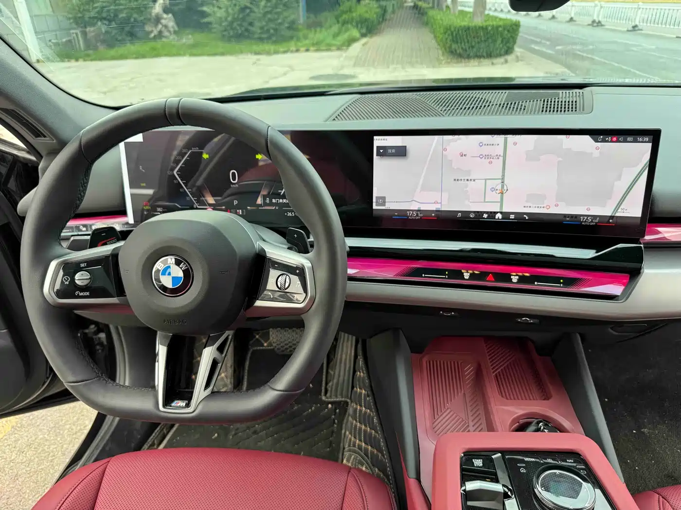 BMW 5 Series 2026 525Li M Sport Package фото 11