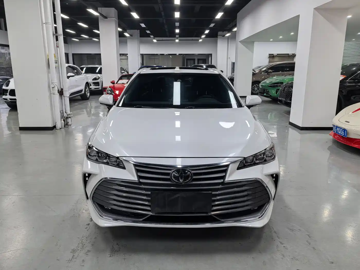 Toyota Avalon 2022 2.0L Luxury Edition фото 2