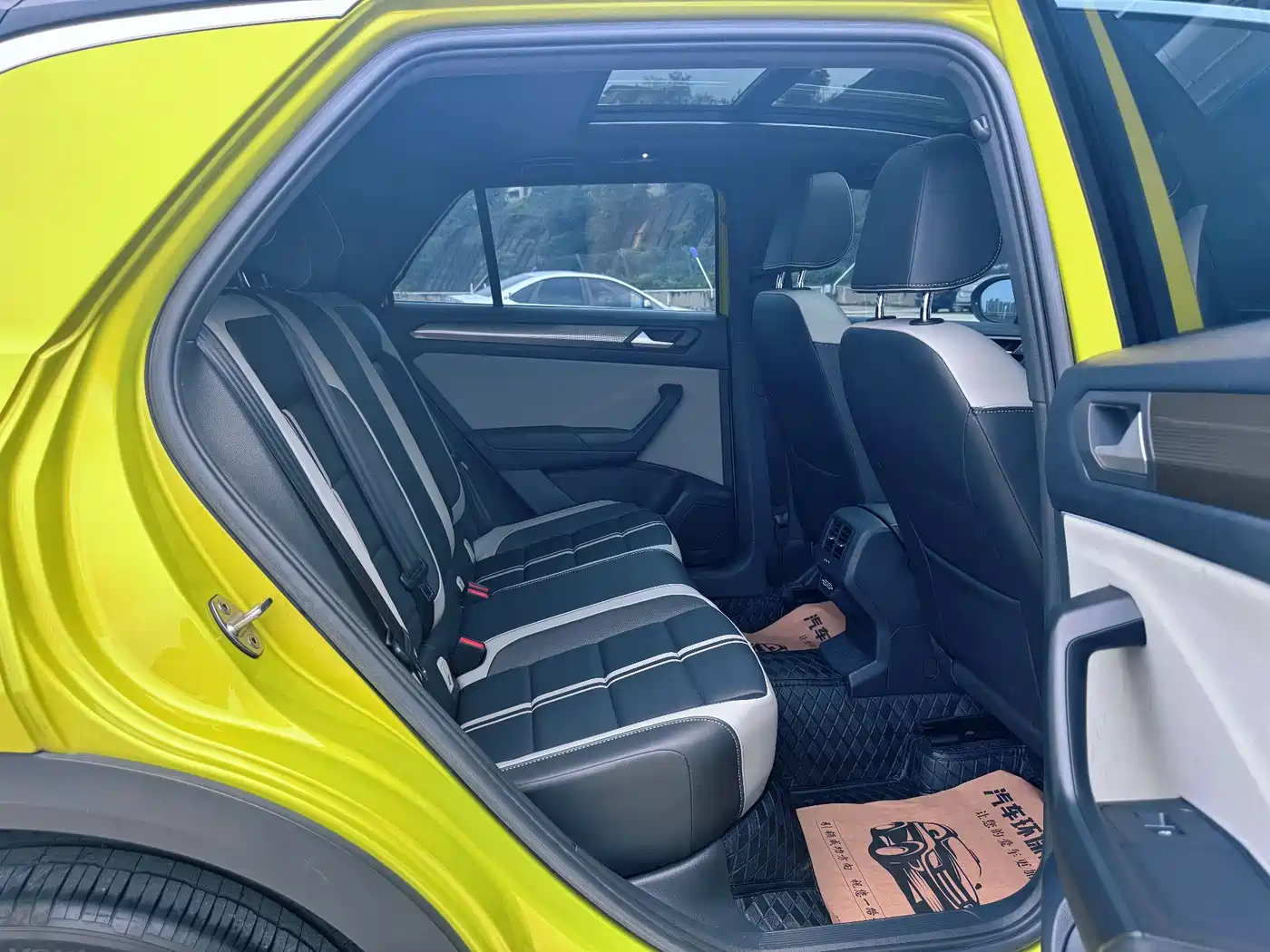 Volkswagen T-ROC 2023 300TSI DSG 2WD Starlight Edition фото 14