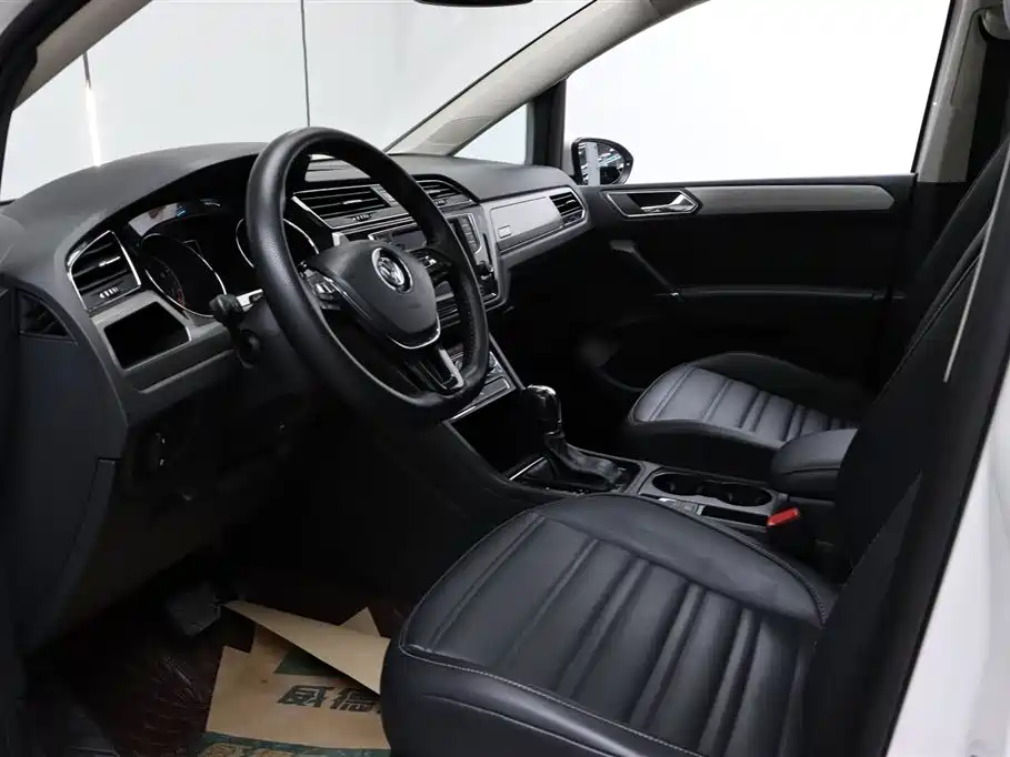 Volkswagen Touran 2018 Touran L 280TSI DSG Comfort 7-seater China V фото 13