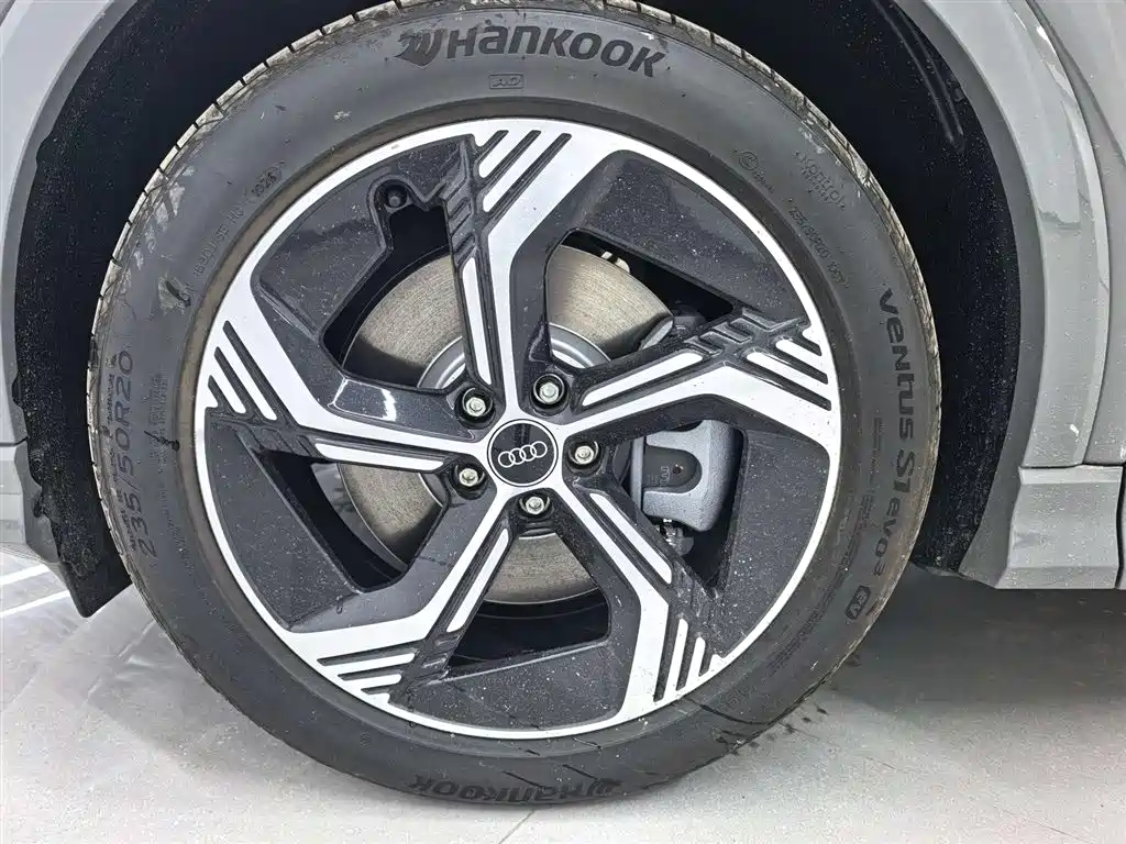 Фото 7 - Audi Q4 e-tron