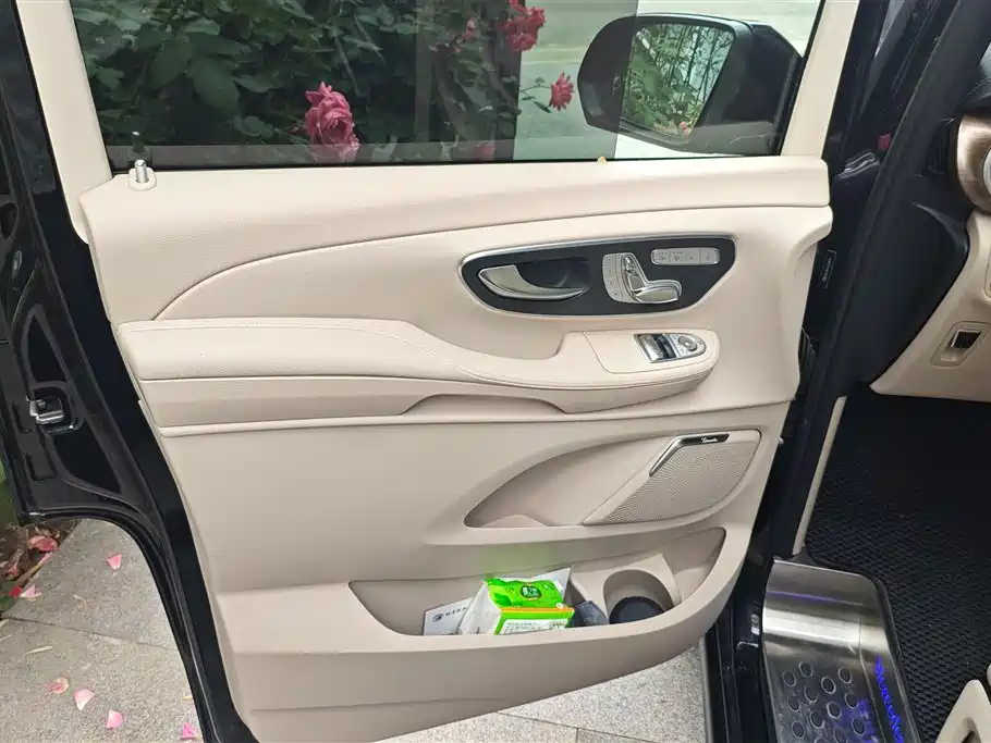 Mercedes-Benz V-Class 2022 V 260 Prestige Edition фото 7