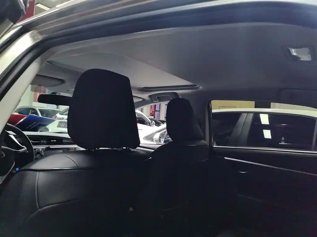 Toyota Corolla 2018 1.2T S-CVT GL-i Smart Shine Edition фото 16