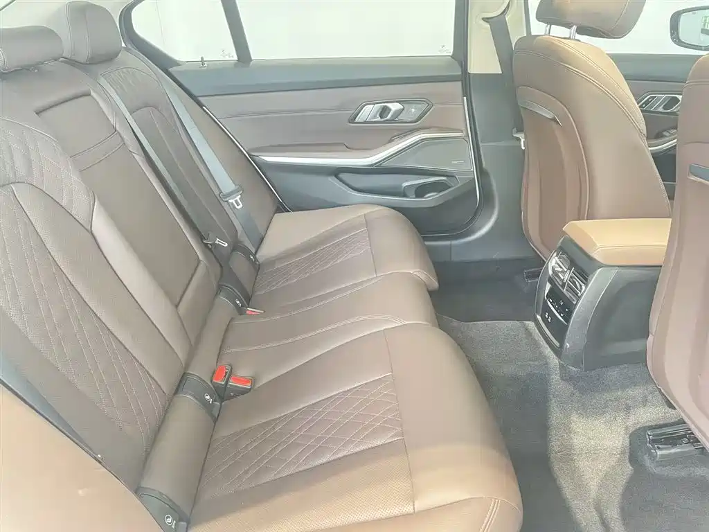 BMW 3 Series 2024 325Li M Sport Shadowline Package фото 12