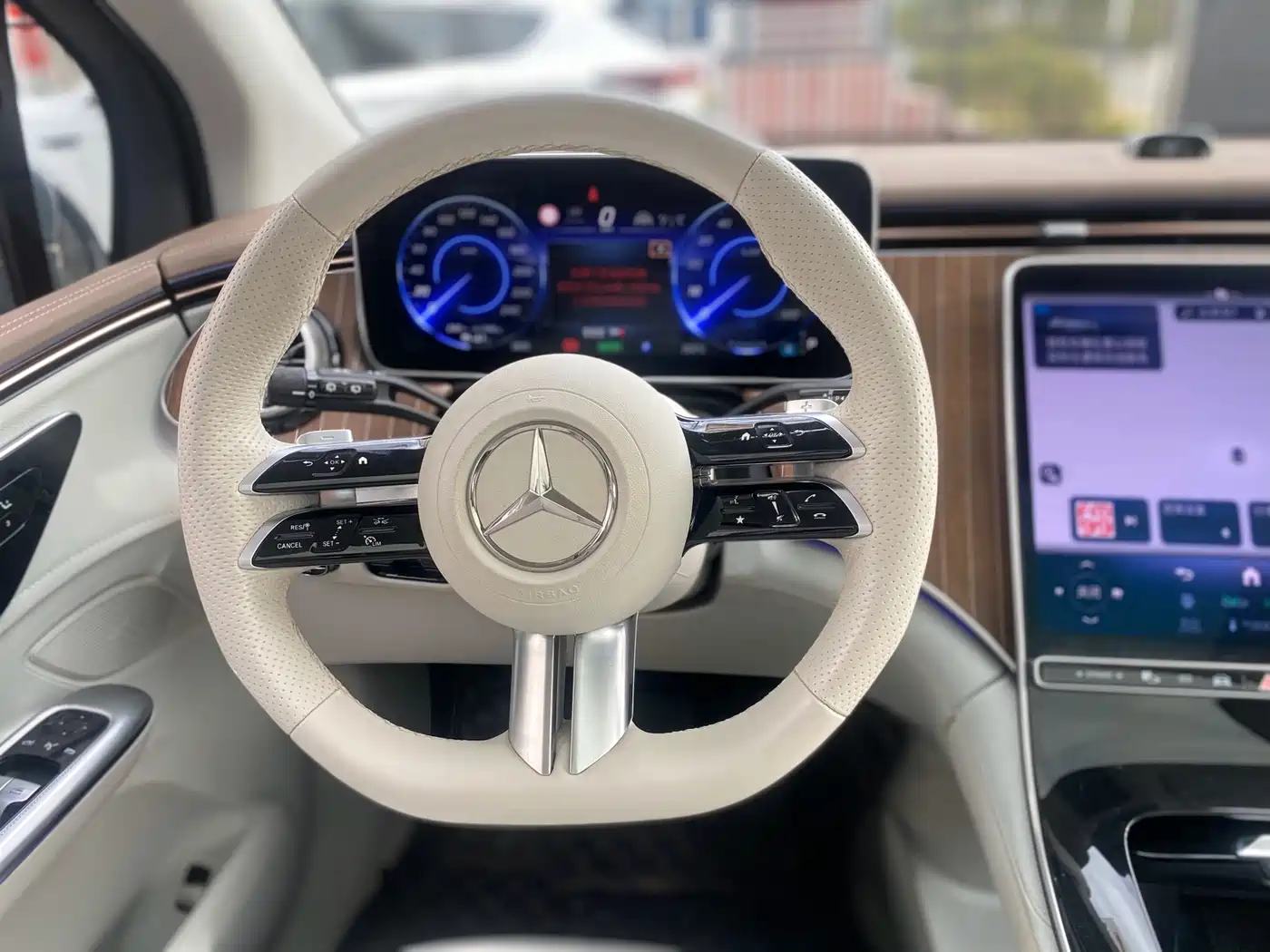 MERCEDES-BENZ EQE SUV