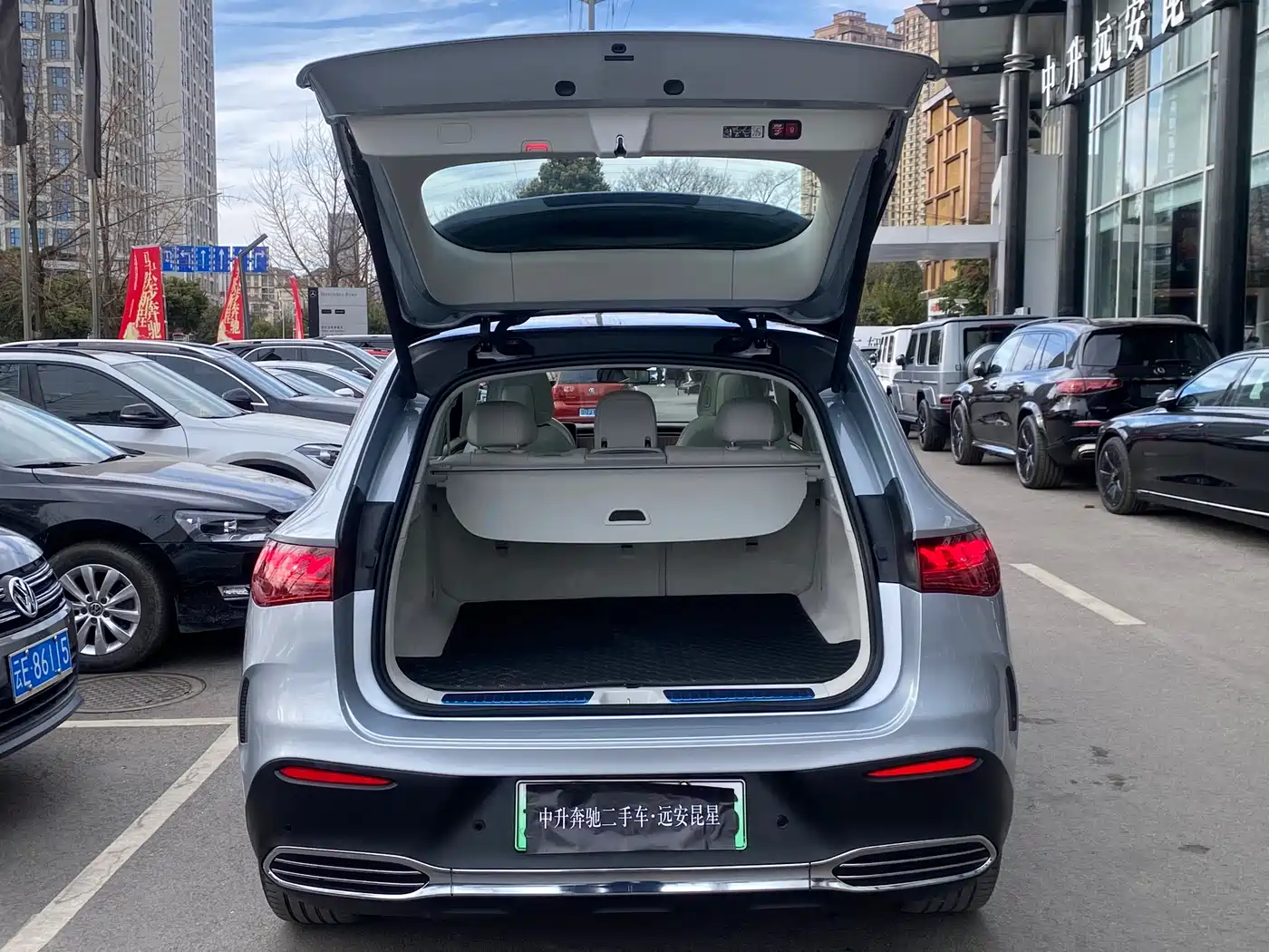 MERCEDES-BENZ EQE SUV