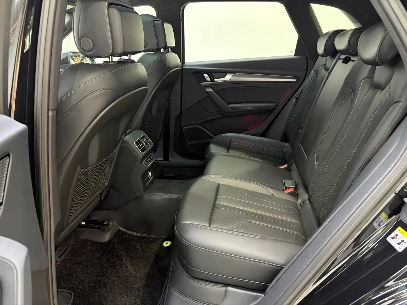 Audi Q5L 2025 45th Anniversary Edition 45 TFSI Luxury Sport фото 16