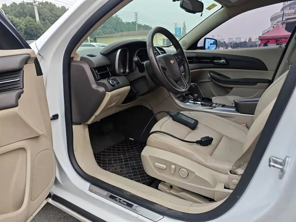 Chevrolet Malibu 2014 2.4L Automatic Luxury фото 16