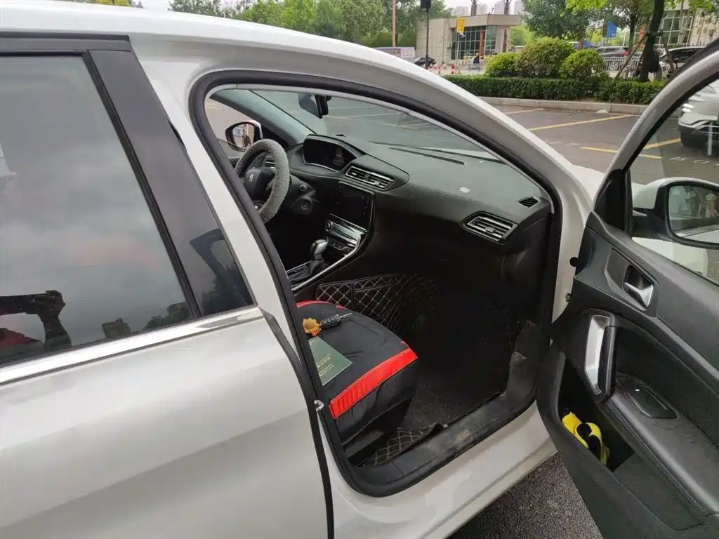 Peugeot 308 2018 230THP Auto Luxury Edition фото 4