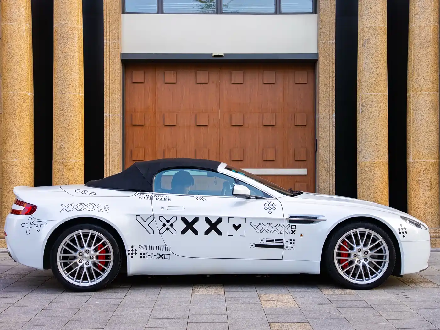 Aston Martin V8 Vantage 2010 2008 Model 4.7 Sportshift Roadster