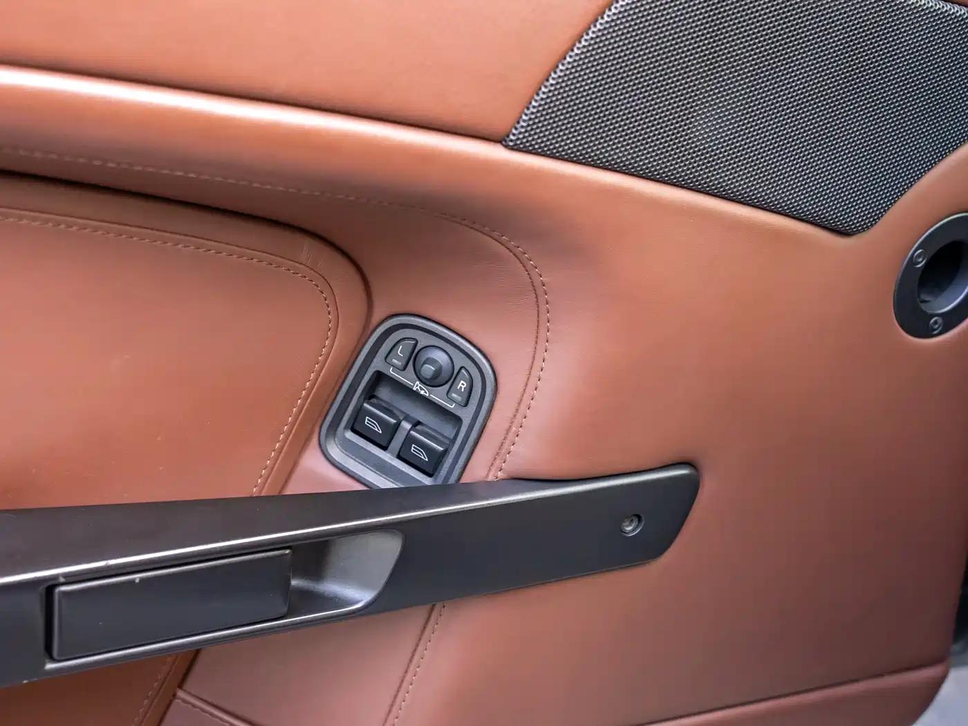 Aston Martin V8 Vantage 2010 2008 Model 4.7 Sportshift Roadster