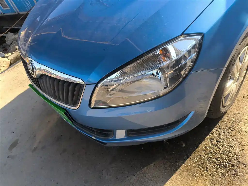 Škoda Fabia 2014 1.4L Automatic Crystal Edition фото 15