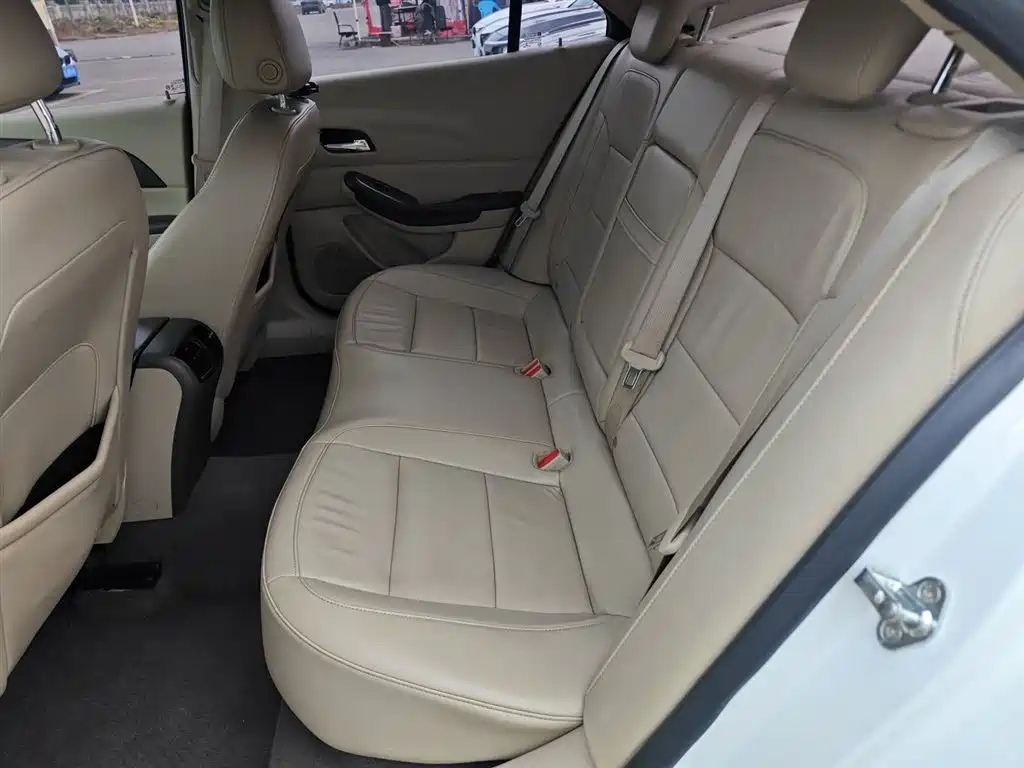 Chevrolet Malibu 2014 2.4L Automatic Luxury фото 17