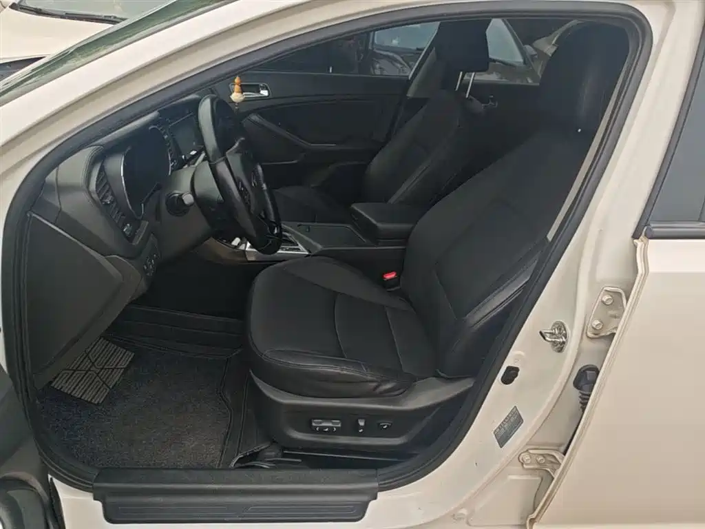 Kia K5 2015 2.0L Automatic LUX фото 15