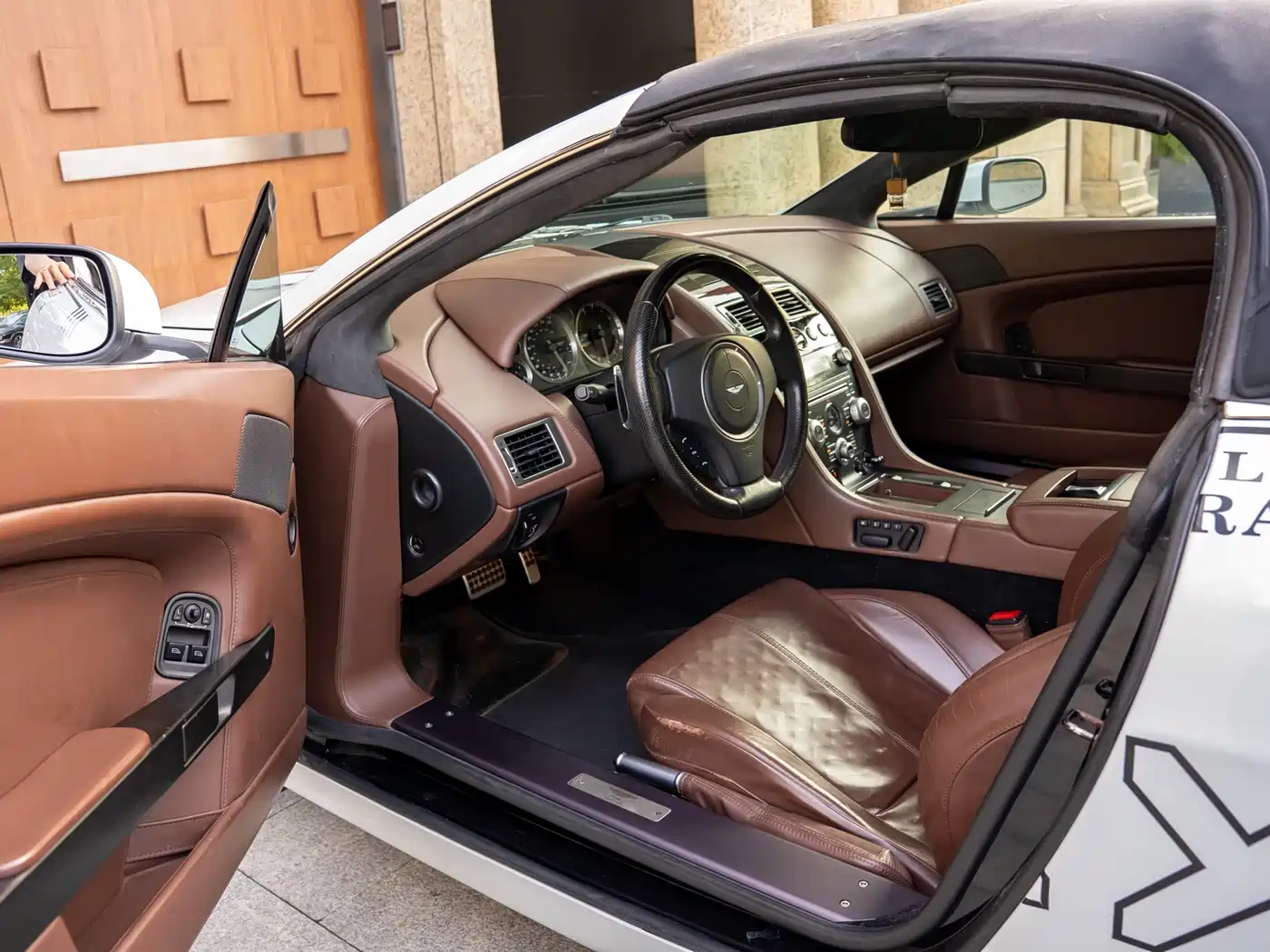 Aston Martin V8 Vantage 2010 2008 Model 4.7 Sportshift Roadster
