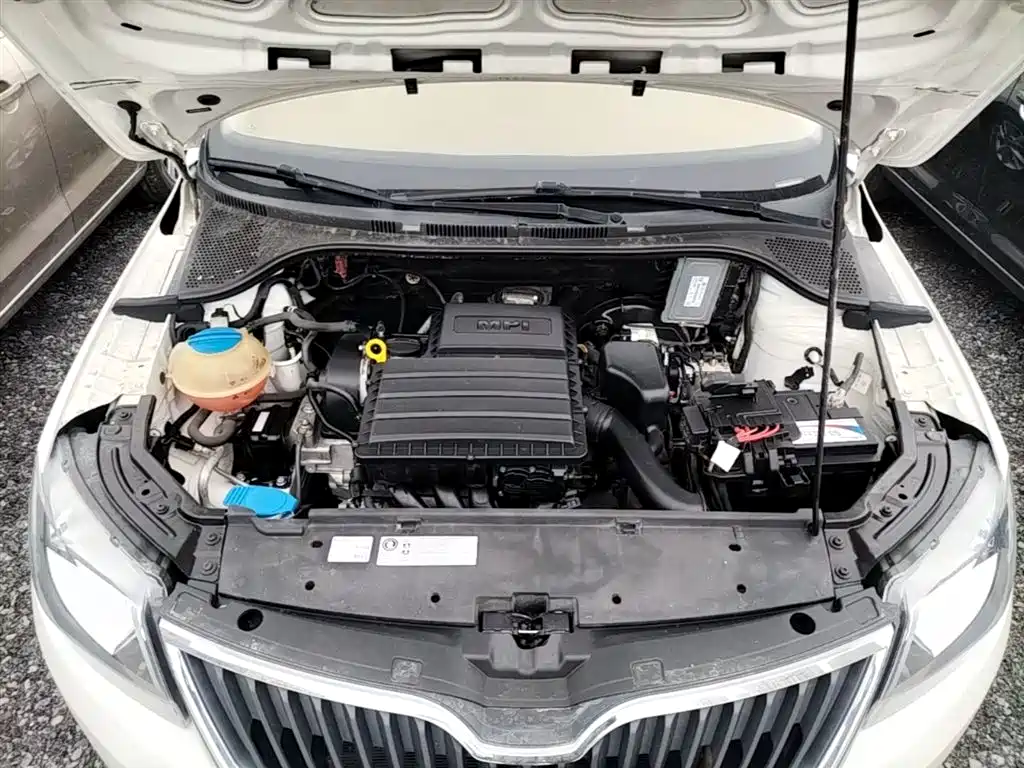 Škoda Rapid 2016 1.6L Manual Pioneer Edition фото 20