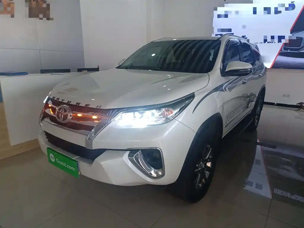 Toyota Fortuner 2016 2.7L Middle East Edition фото 2