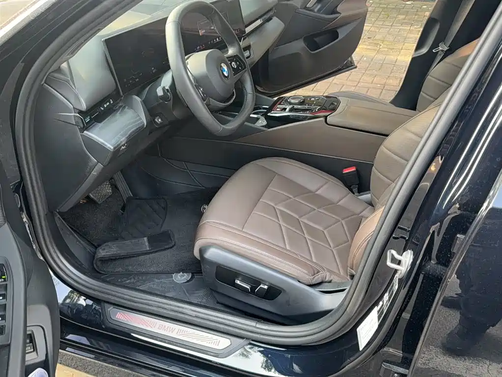 BMW 5 Series 2024 525Li Luxury Package фото 8