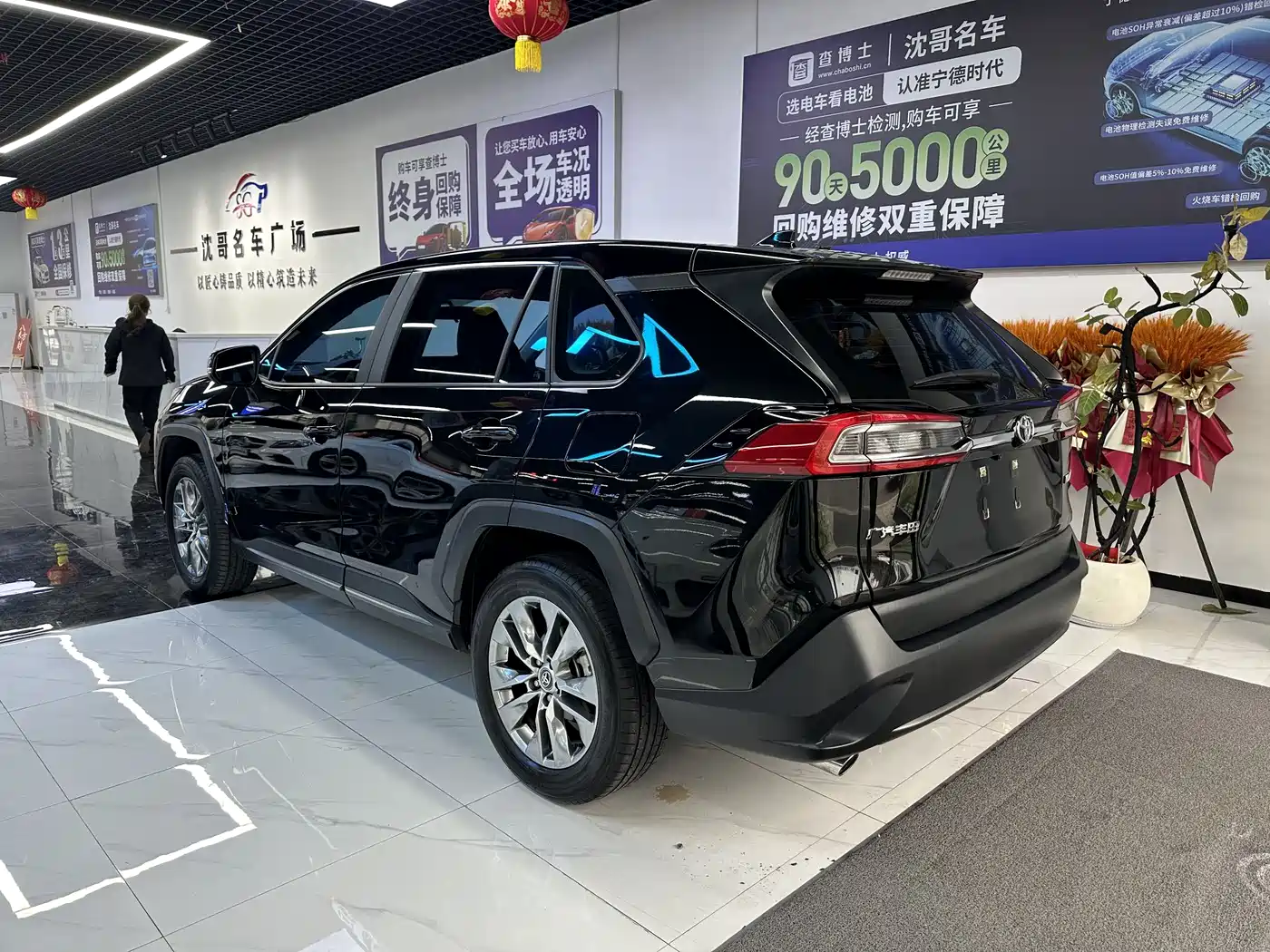 Toyota Wildlander 2023 2.0L CVT FWD LE фото 7
