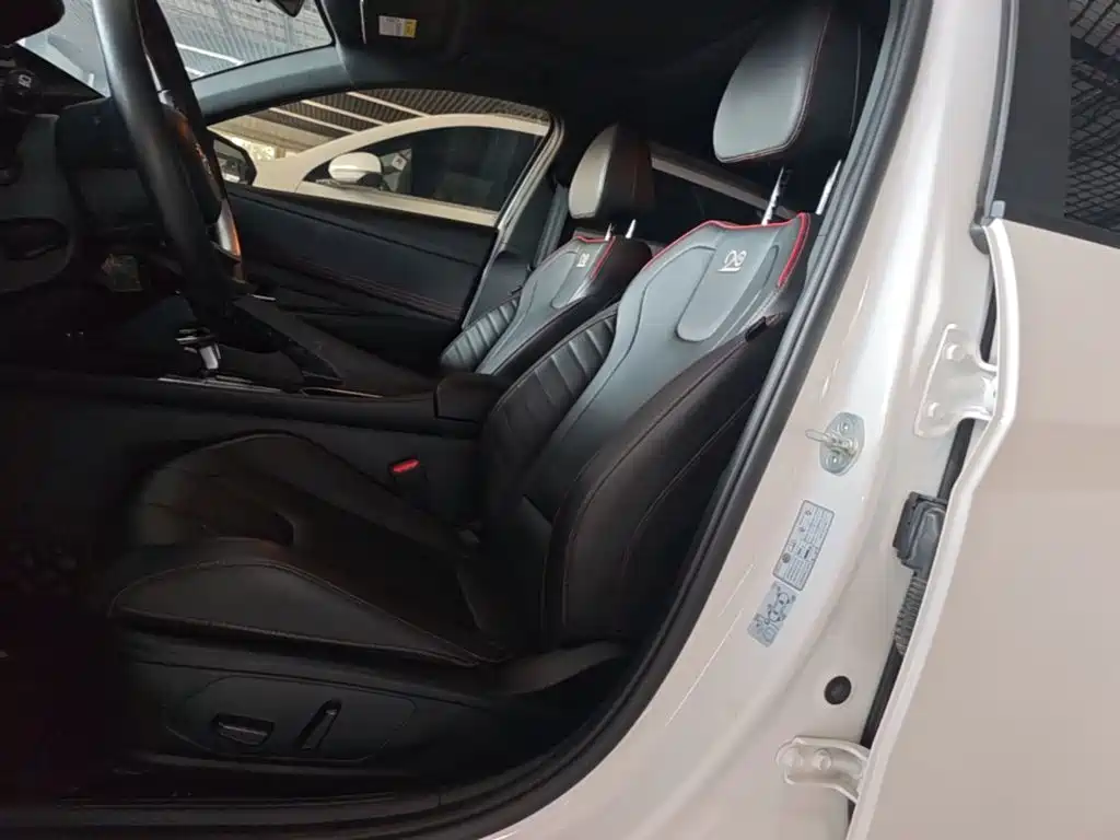 صورة 15 - Hyundai Elantra