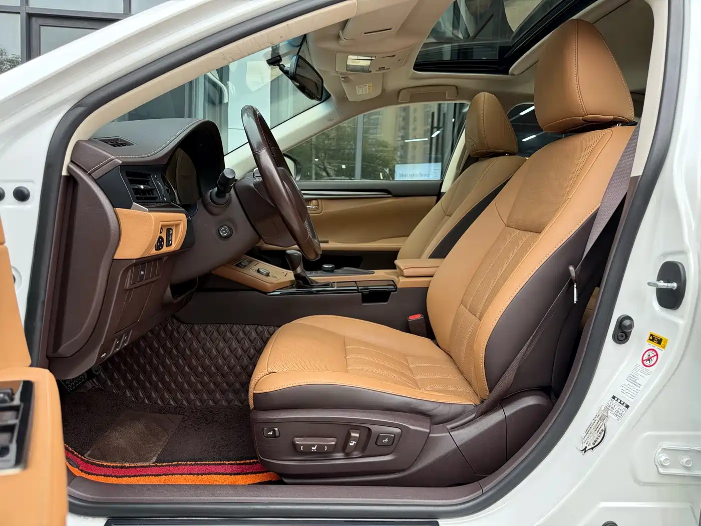 Lexus ES 2015 250 Elegance Edition фото 7