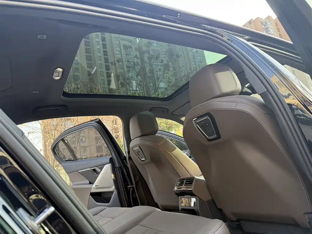BMW 5 Series 2024 525Li Luxury Package фото 17