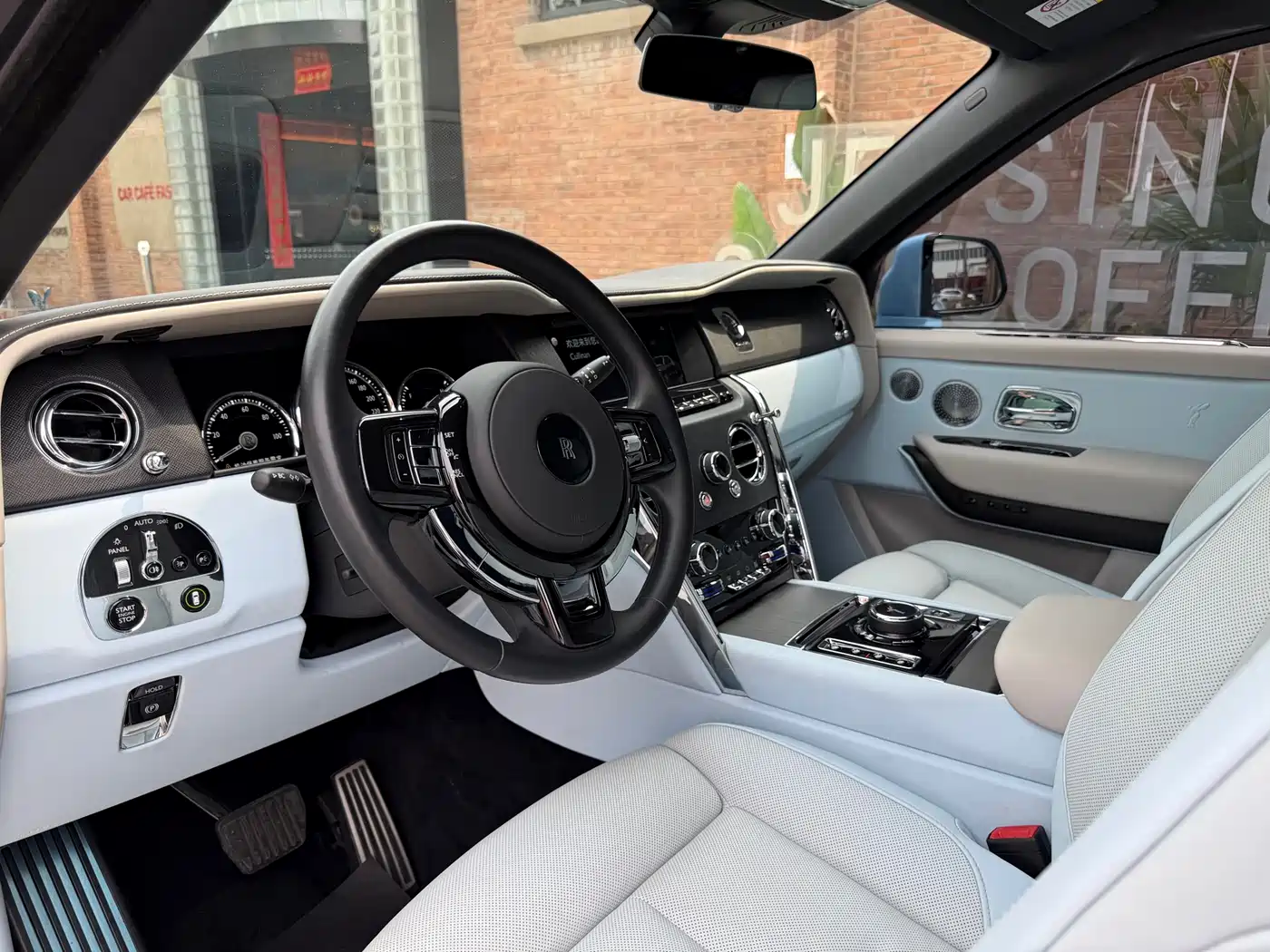 Rolls-Royce Cullinan 2018 4-Seater Version фото 5
