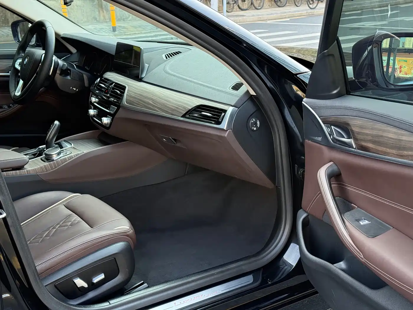 BMW 5 Series 2019 530Li Leading Luxury Package фото 10