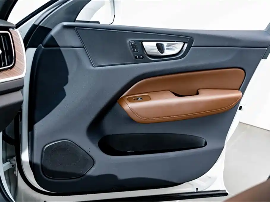 VOLVO XC60 PLUG IN HYBRID