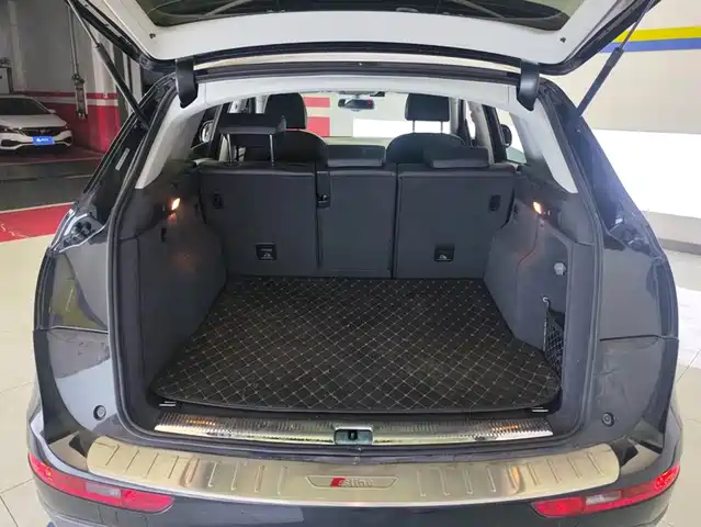Audi Q5 2018 Collector's Edition 40 TFSI Technology — фото 4