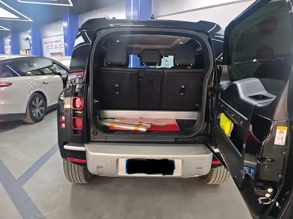 Land Rover Defender 2023 Model 90 3.0T P400 XS фото 9